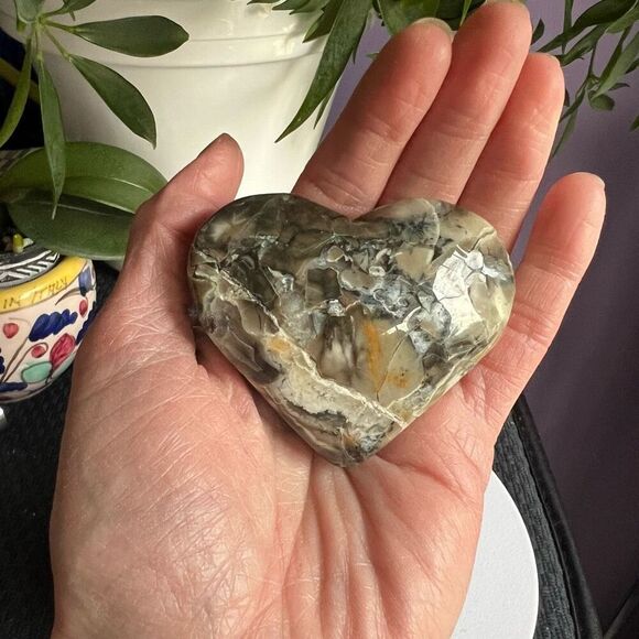 Volcano Agate Crystal Heart Carving UV‎ Reactive (#1) - Picture 2 of 12